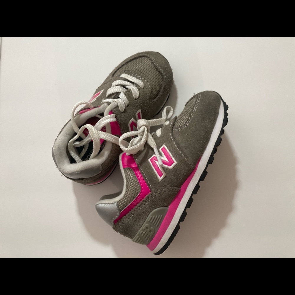 New balance toddler sneakers sz 5 grey and pink